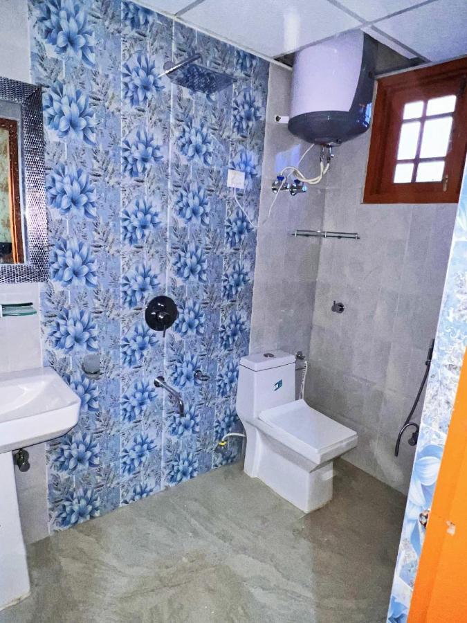 Roseline Inn Srīnagar Esterno foto
