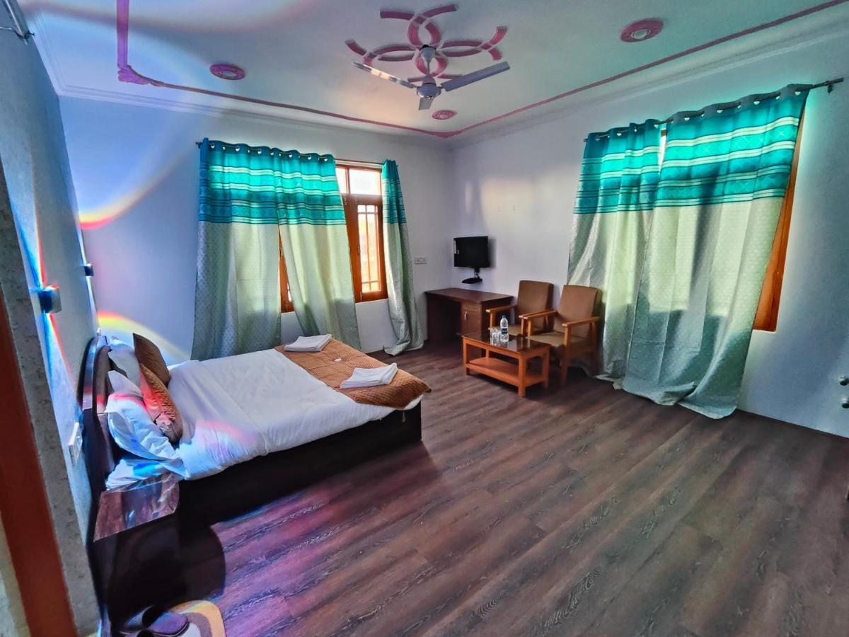 Roseline Inn Srīnagar Esterno foto