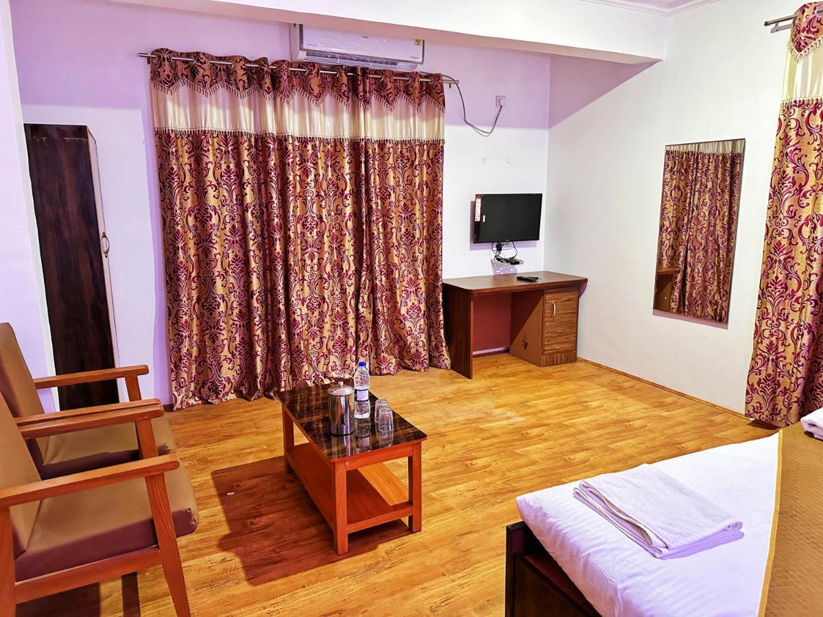 Roseline Inn Srīnagar Esterno foto