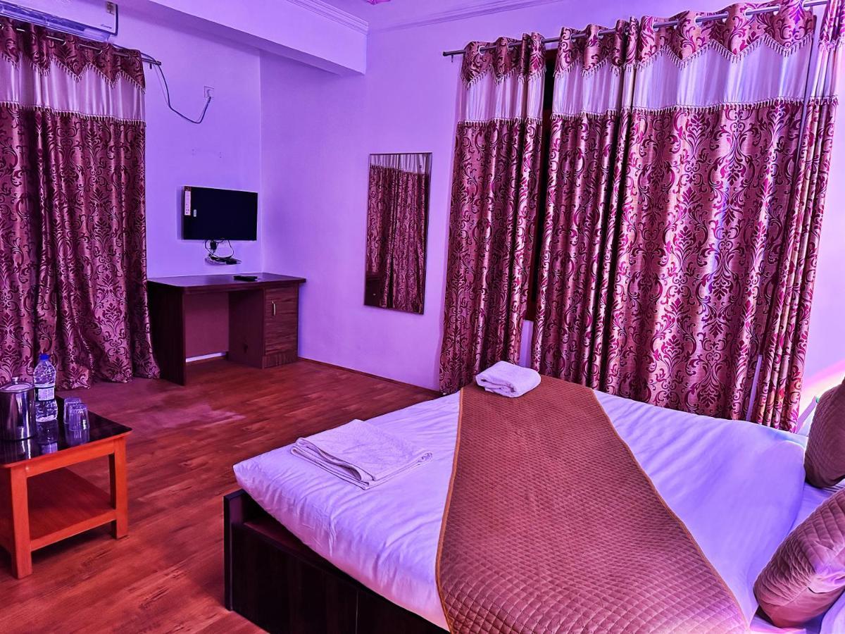 Roseline Inn Srīnagar Esterno foto