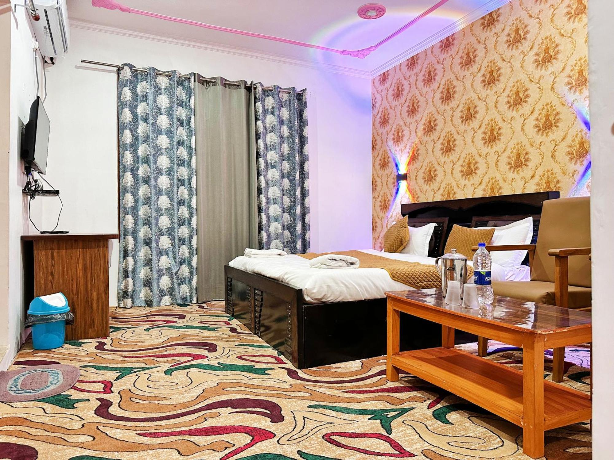 Roseline Inn Srīnagar Esterno foto