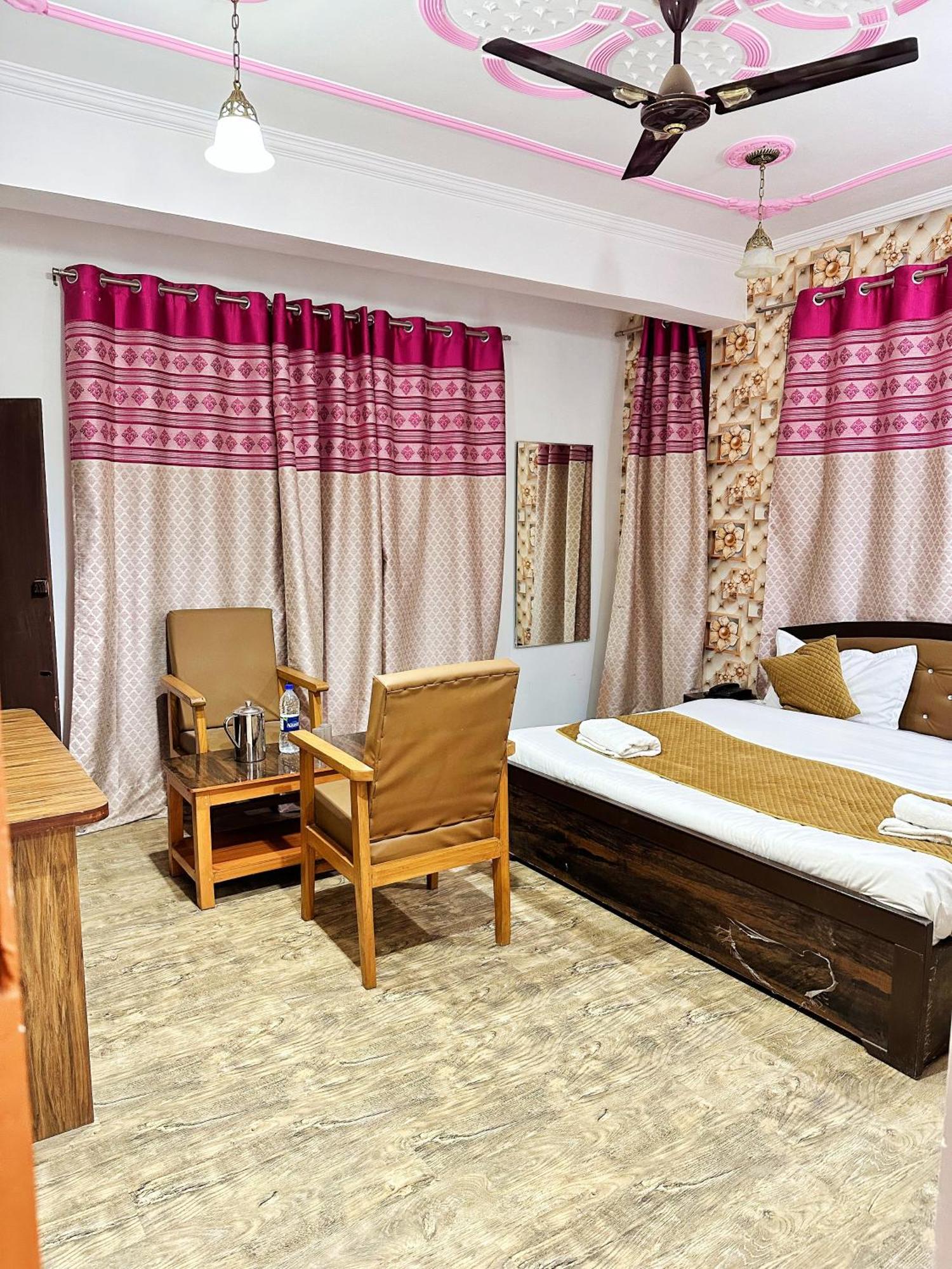 Roseline Inn Srīnagar Esterno foto