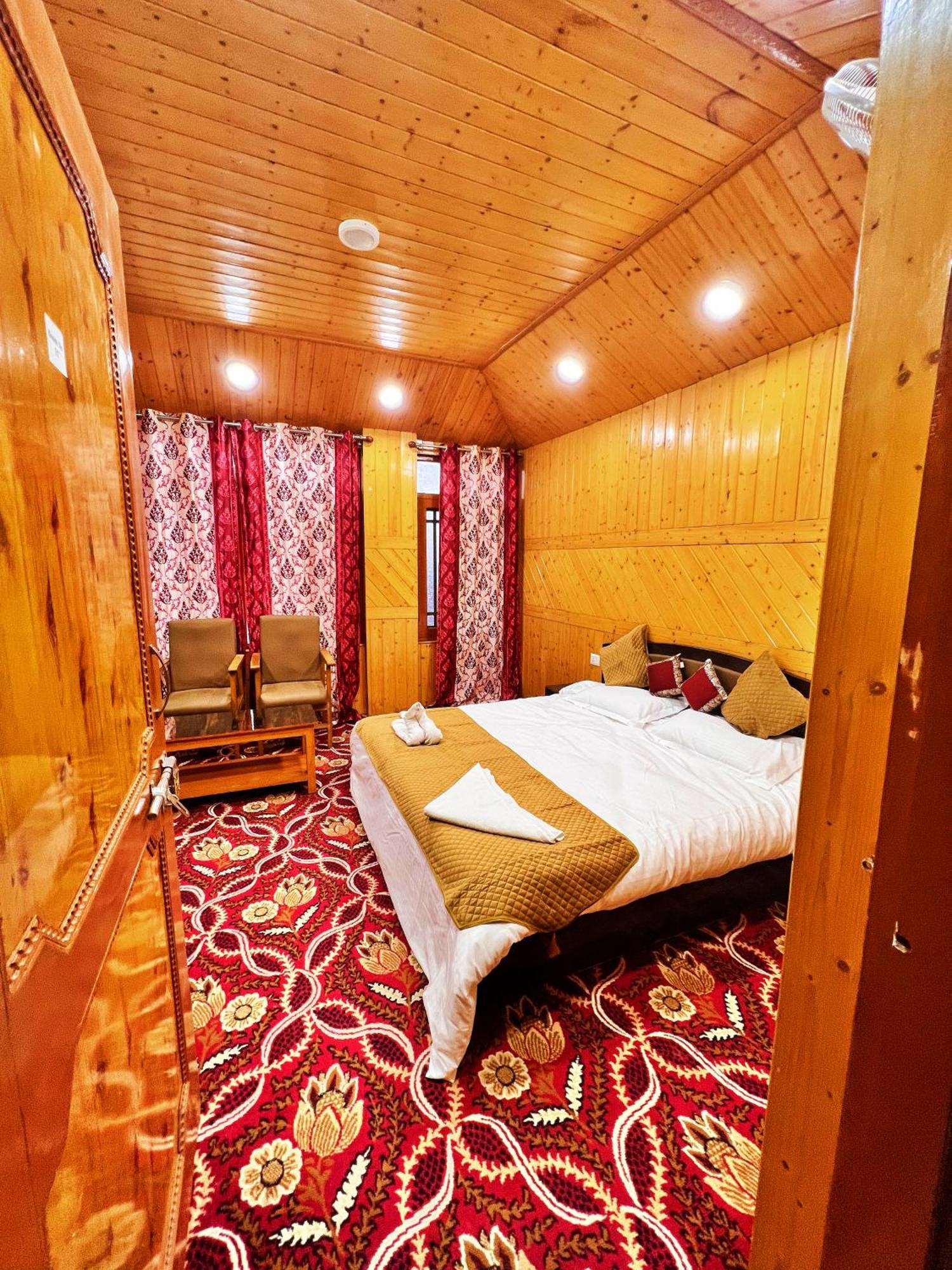Roseline Inn Srīnagar Esterno foto
