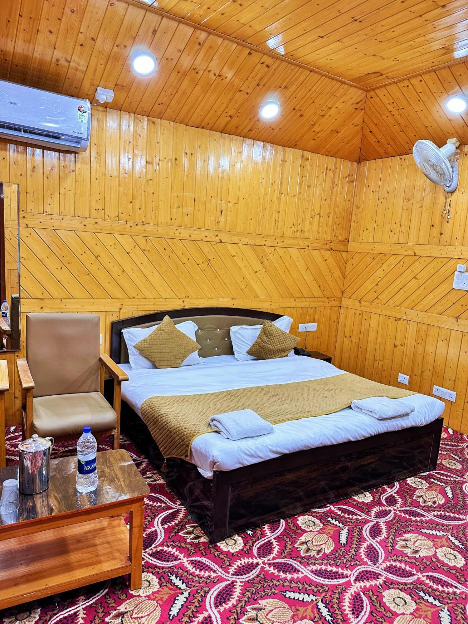 Roseline Inn Srīnagar Esterno foto